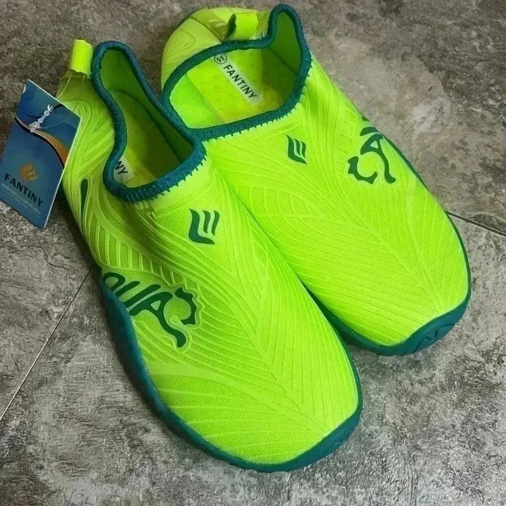 NWT Fantiny water shoes, size 35 or US 3